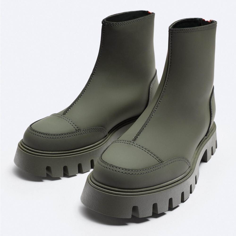 Zara | RUBBERIZED MONOCHROME CHELSEA BOOTS